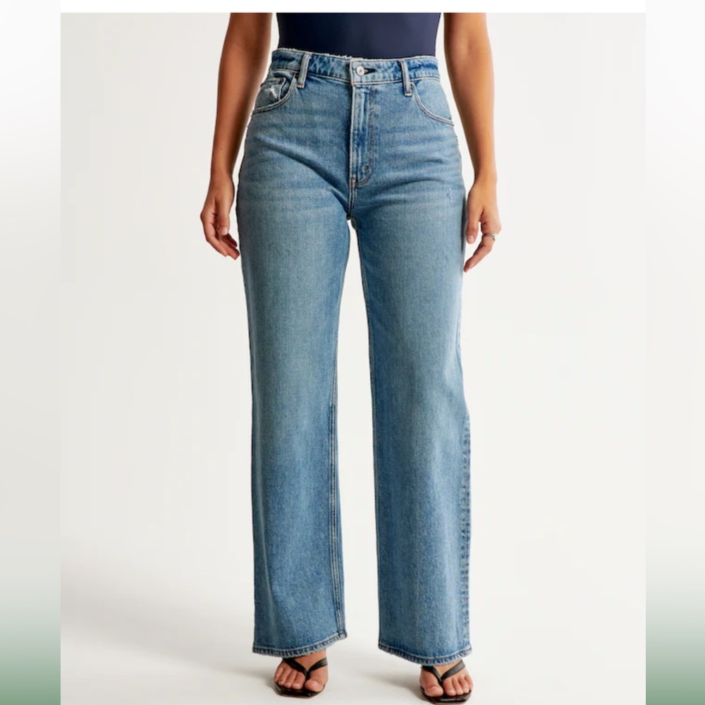 Abercrombie Curve Love High Rise 90’s Relaxed Jean 30 Long